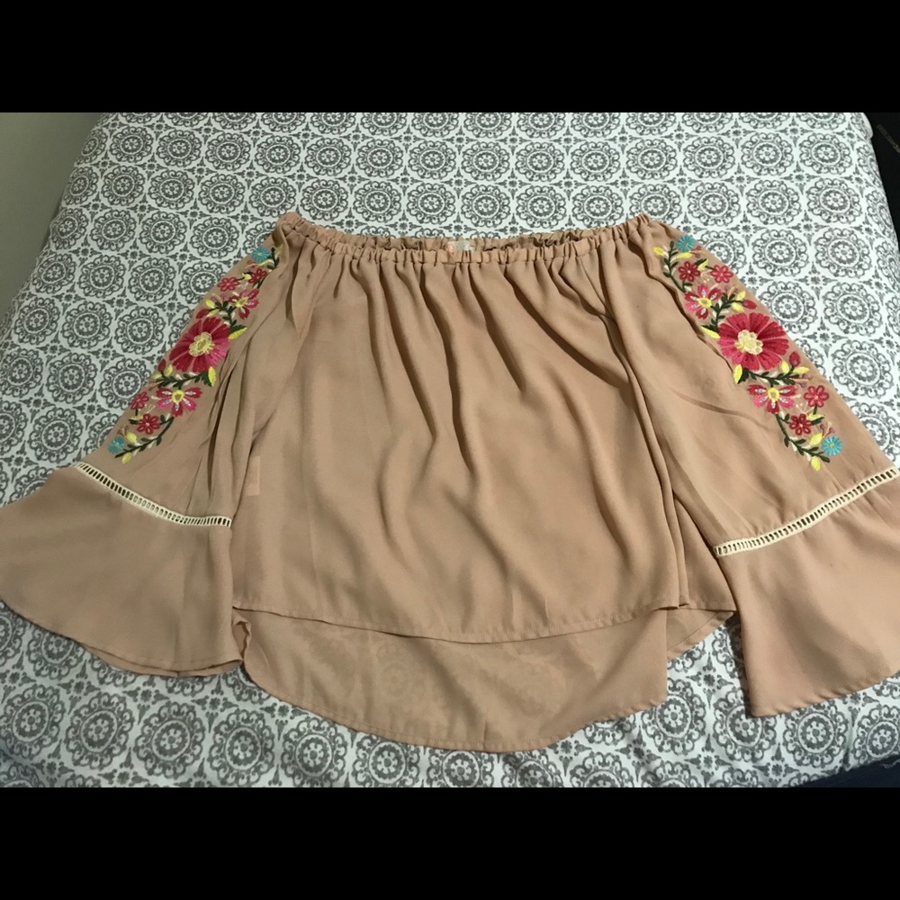 Gianni Bini off the shoulder blouse